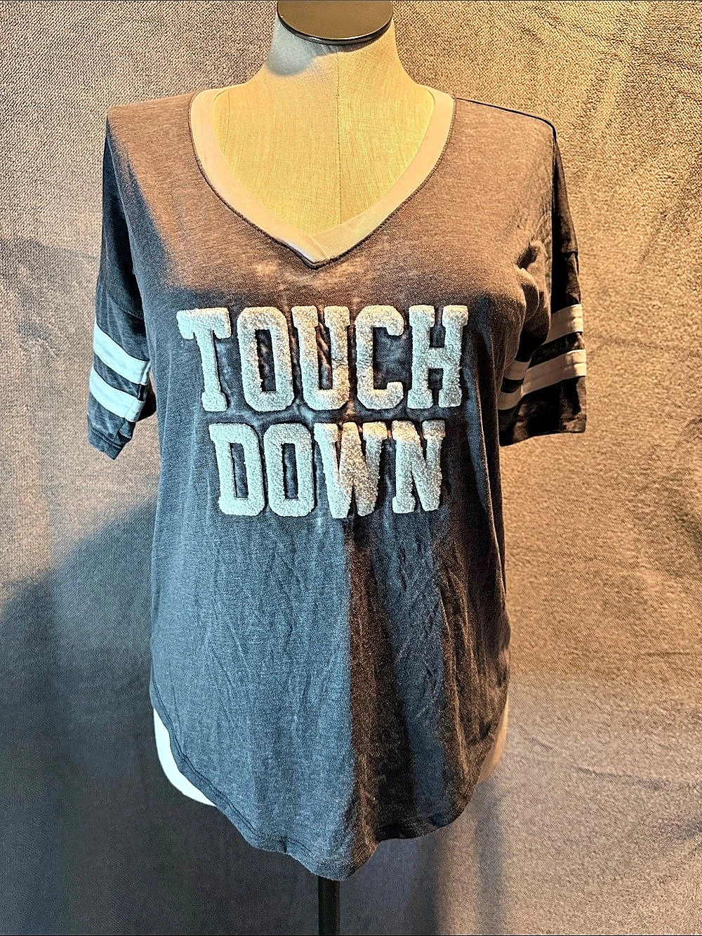 allard state Touch Down V-Neck Tee in Black & White Size Small